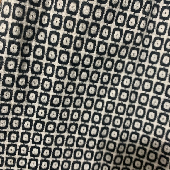 Black and white geometric print scarf - Picture 2 of 2